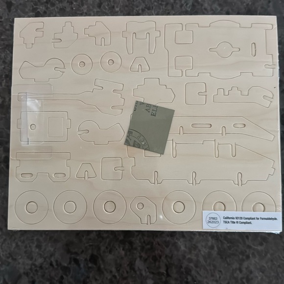 Robotime Wooden Model Kit / Puzzle - Military Vehicle - Armored Vehicle - Picture 2 of 3